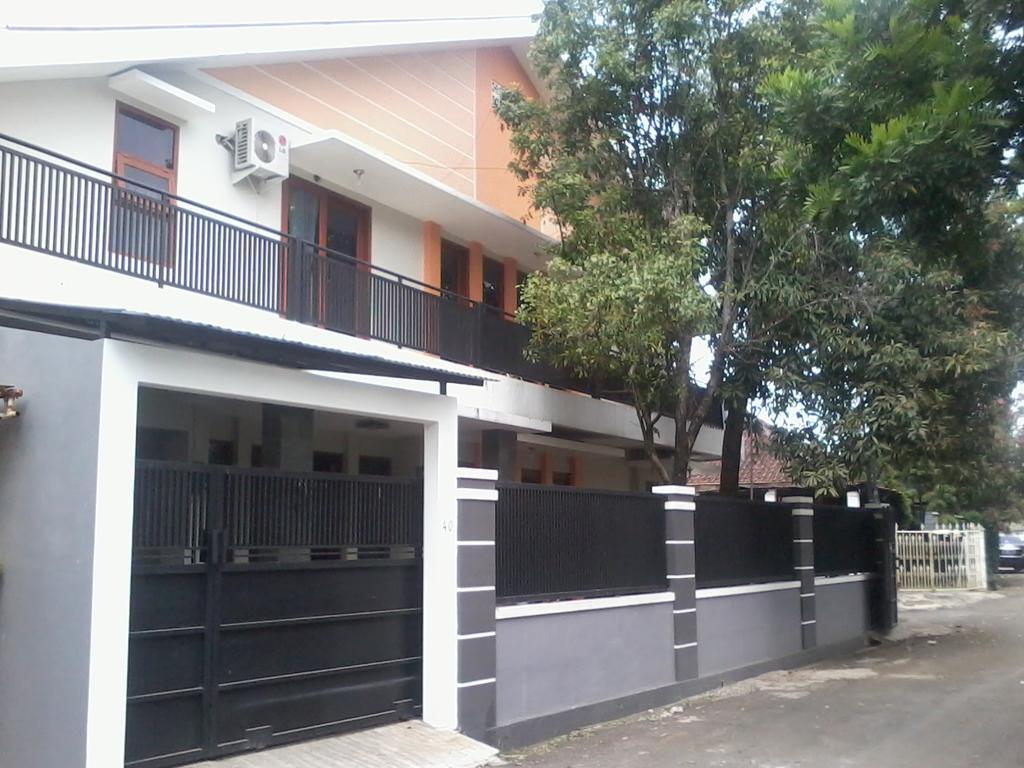 Rumah Sarwestri Hotel Bandung Luaran gambar